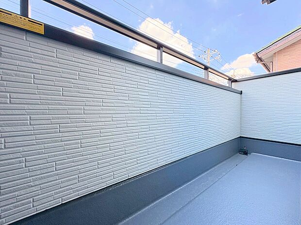 バルコニーを2ヶ所設け、洗濯物が多い日も安心です。