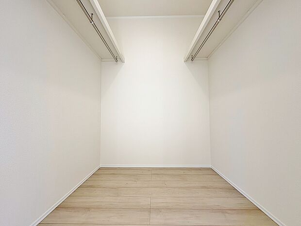 機能的な収納を配置して、片付いた空間を維持できそう。