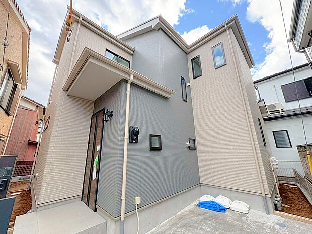 小学校まで徒歩5分、中学校まで徒歩6分、お子様の通学も安心です。