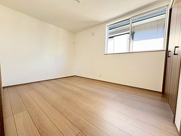 季節ごとに壁飾りや家具の配置を変えて楽しんでみませんか。