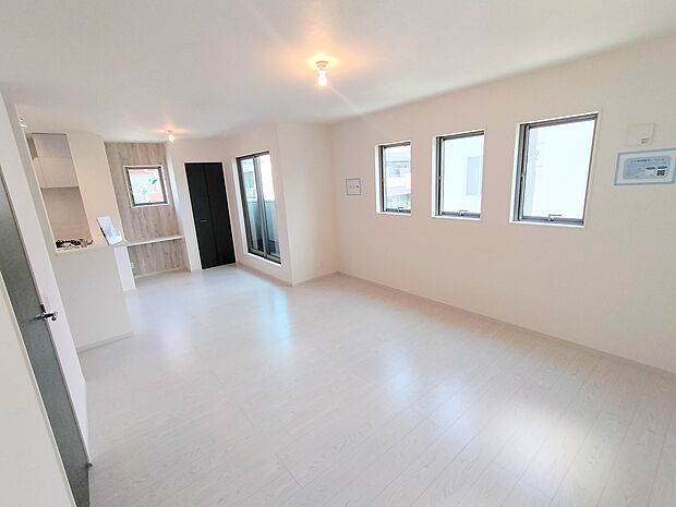 ご家族がくつろげる、明るく広い空間を確保しました。