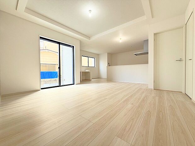 19.5帖のLDKには折上天井をあしらい、開放感のある空間に仕上げます。