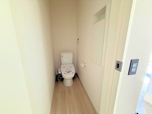 各階にトイレを設置しております。
