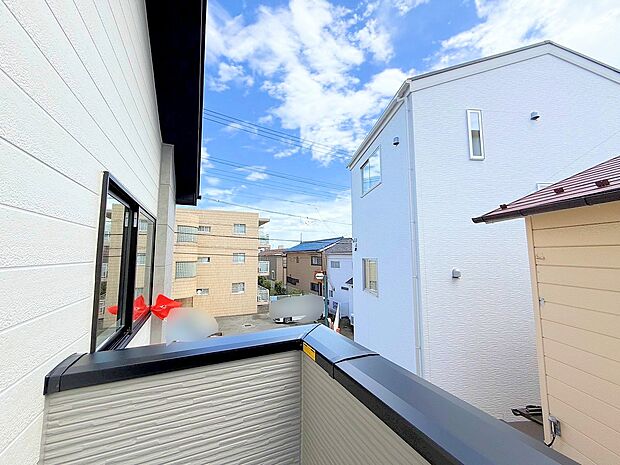 通風・採光にも優れ、心地よい光と風があふれています。