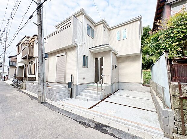 ゆったりとした駐車場は車庫入れもスムーズです。