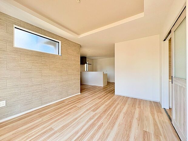 リビング上部を折上天井にすることで、雰囲気が格段に上がります。