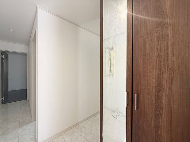 色々な物を収納できるスペースを確保しました。