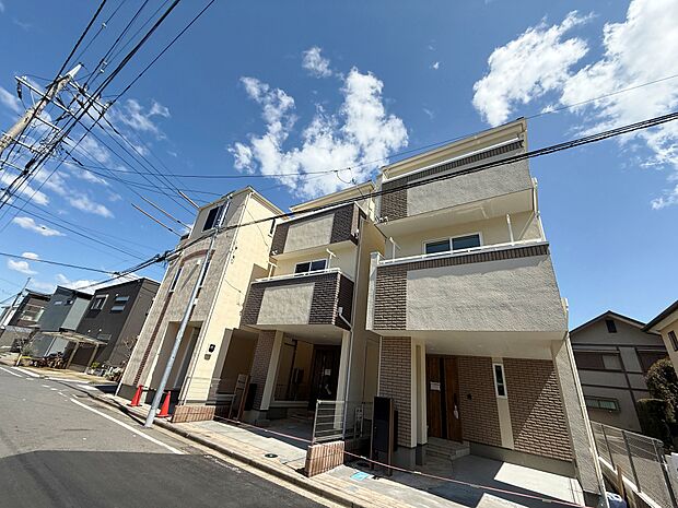 雨や風、雪などから愛車を守ってくれるビルトインガレージ。