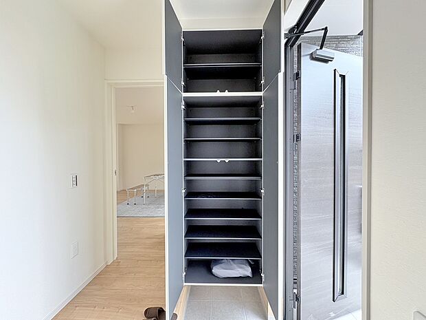 たくさんの靴をすっきりと収納できます。