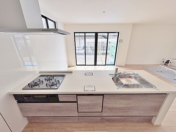 コミュニケーションを楽しめる対面式キッチンなら会話も弾みそう。