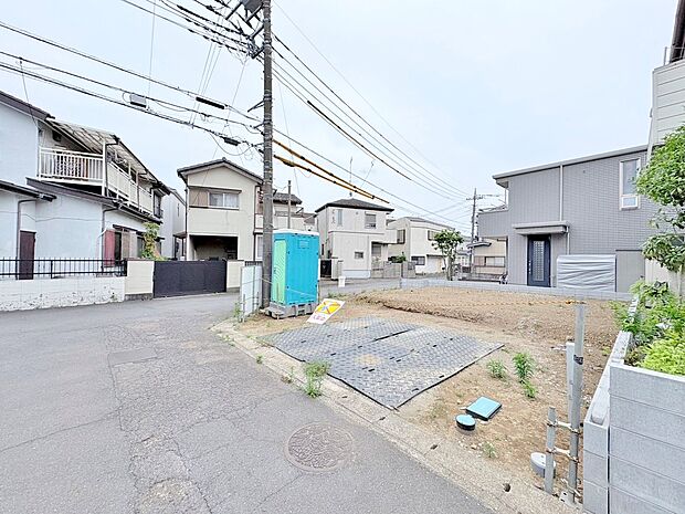 建物の居住性に拘った邸宅は「安らぎ」と「快適」を実現。(令和7年5月 撮影)