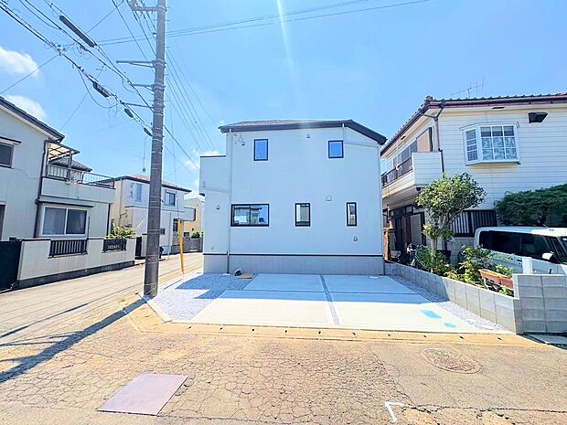 カースペースには2台駐車可。お仕事用とご自宅用の2台所有も可能です。