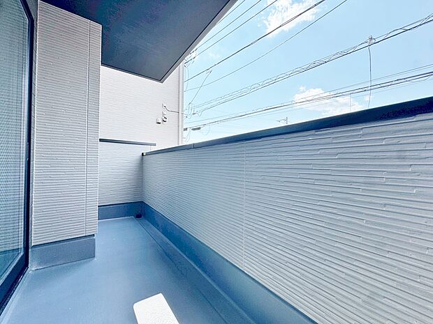 2階と3階にバルコニーを設け、洗濯物が多い日も安心です。