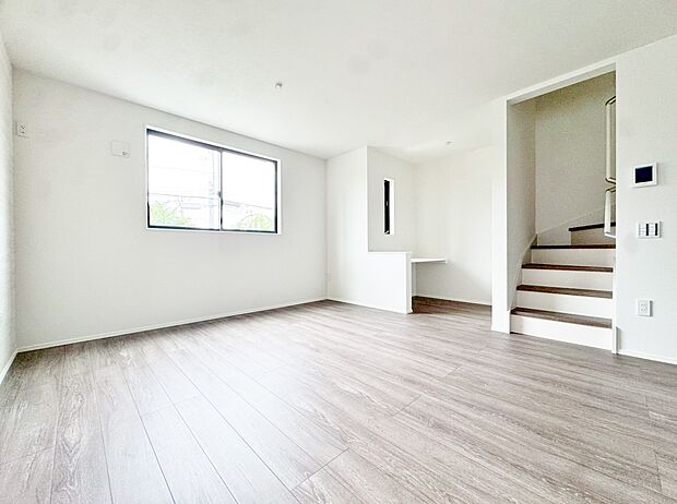 自然と家族のコミュニケーションが生まれるリビングイン階段を採用しました。