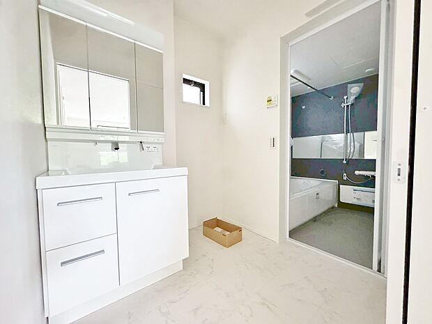 洗面、浴室を2階に配置し、家事動線を考慮した設計です。