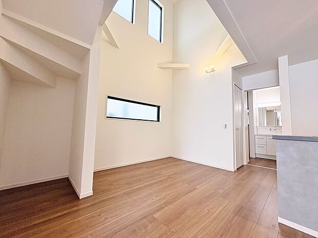 キッチンそばに水回りを設け、毎日の家事動線にも配慮しました。