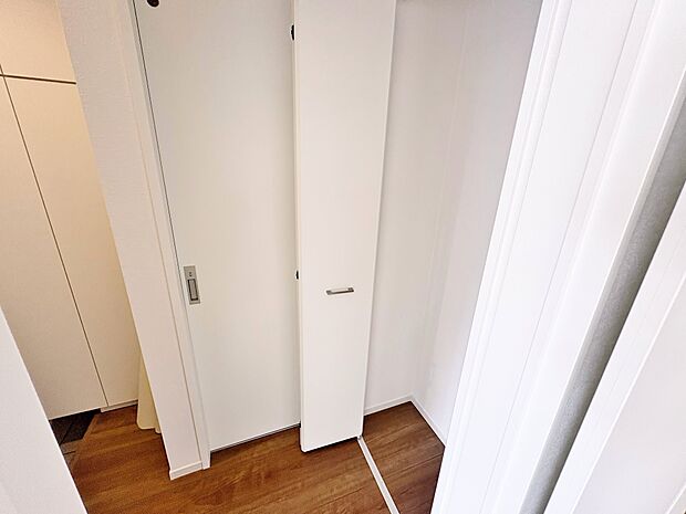 色々な物を収納できるスペースを確保しました。