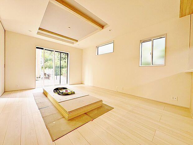 豊かな光と風を運んでくれるわが家自慢の場所。(令和7年10月 撮影)