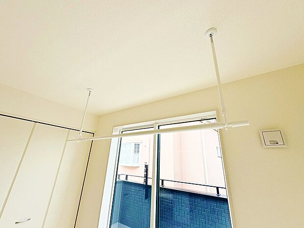 外干ししたくない洗濯物も室内干しスペースがあり便利です。