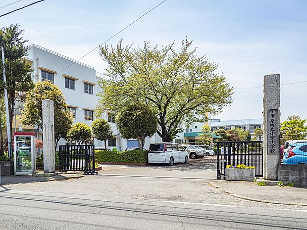 小室小学校まで約640m