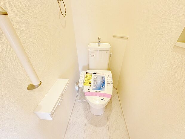 白を基調に飽きのこない空間は、質感豊かな仕上がりです。