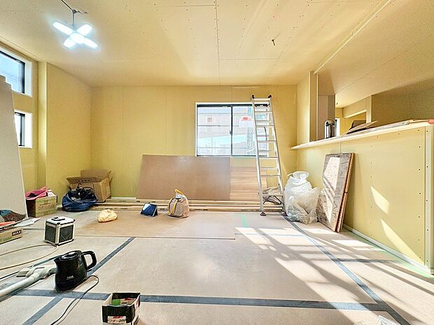 人気の対面式キッチンで一体感のあるＬＤＫ。(令和7年11月 撮影)