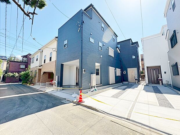 プライバシーに配慮した2階リビング設計。