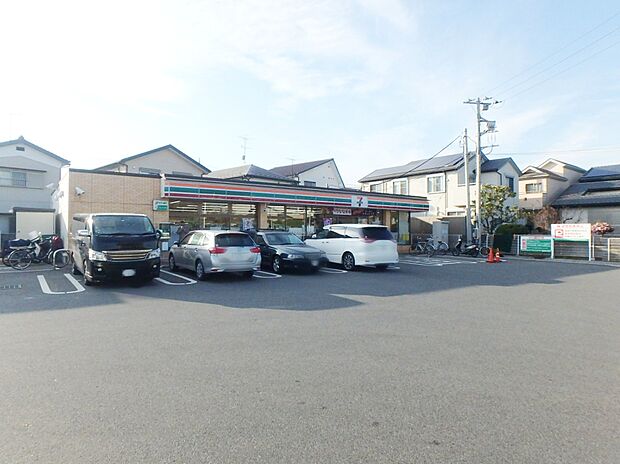 セブンイレブンさいたま曲本3丁目店まで約500m