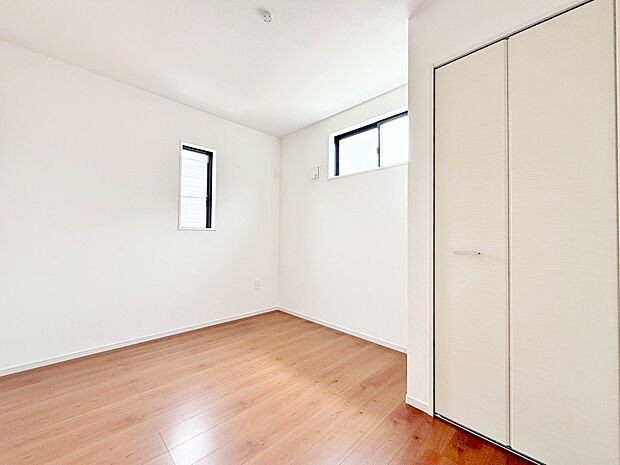 季節ごとに壁飾りや家具の配置を変えて楽しんでみませんか。