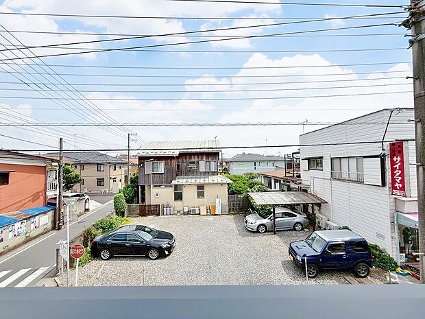 通風・採光にも優れ、心地よい光と風があふれています。