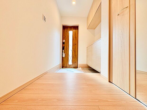 心地良さを与えてくれる家の顔ともなるスペースです。