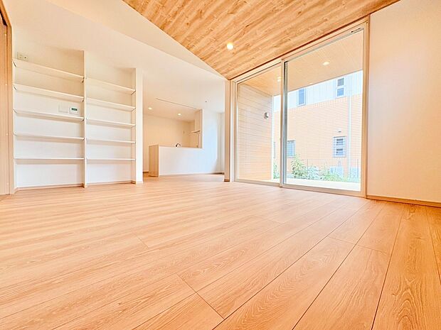 開放的な空間は心地よい光と風に満ち溢れます。