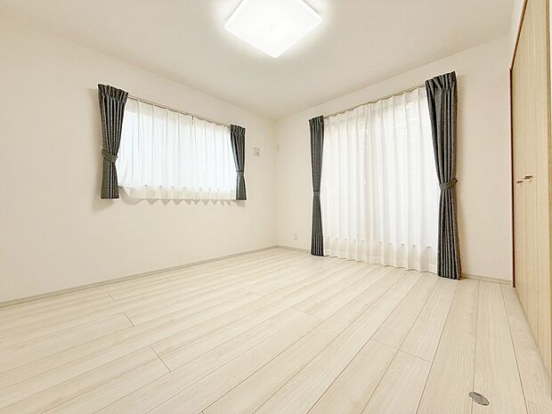 エアコン・カーテン付きで初期費用を抑えられます。