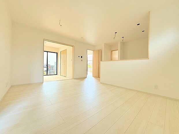 明るく開放的な空間が広がるキッチン・ダイニング・リビング。