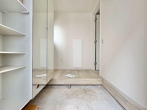 「行ってきます」と「ただいま」は、この玄関から始まります。(令和7年10月 撮影)