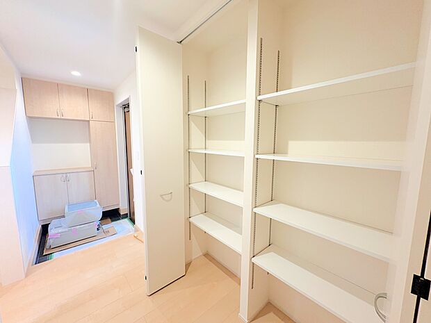 これだけたっぷりの収納があれば、玄関周りが散らかることはなさそうですね。