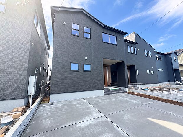 カースペースには並列2台駐車可能です。