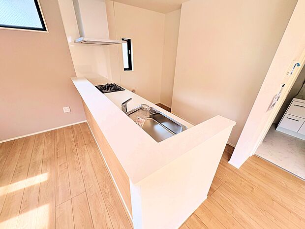 毎日のお料理もお掃除もテキパキはかどるシステムキッチン。