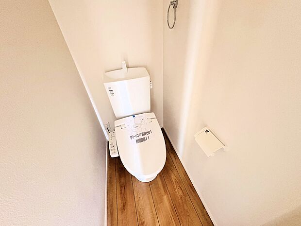 白を基調に飽きのこない空間は、質感豊かな仕上がりです。