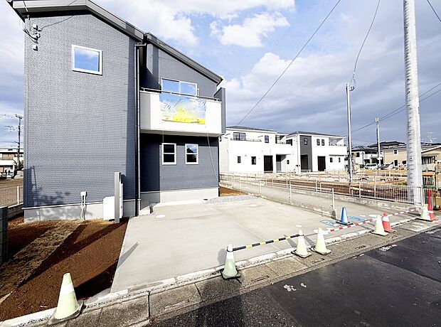 小・中学校まで徒歩12分以内でお子様の通学も安心です。