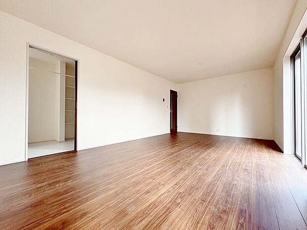 どこにいても空間全体を見渡せるおしゃれなＬＤＫです。