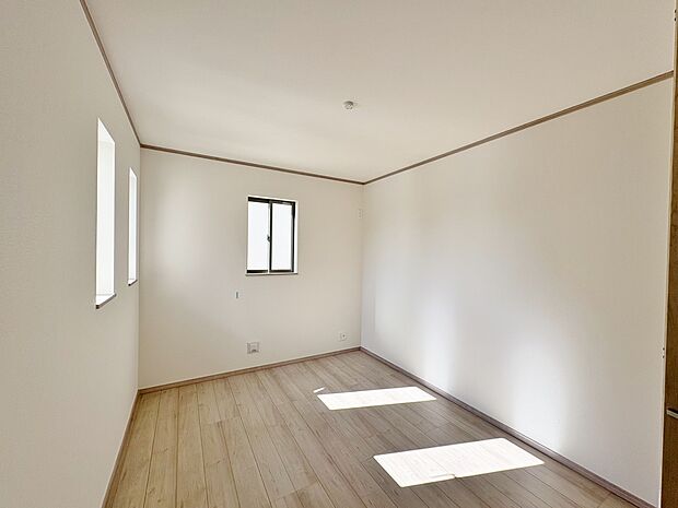 季節ごとに壁飾りや家具の配置を変えて楽しんでみませんか。