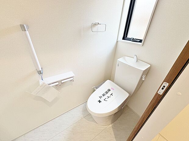 トイレは2ヶ所にございますので、家族が多いご家庭や、慌しい朝も安心です。