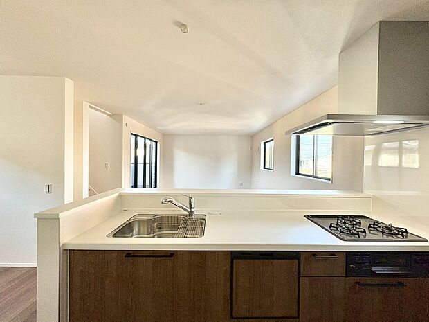 毎日のお料理もお掃除もテキパキはかどるシステムキッチン。