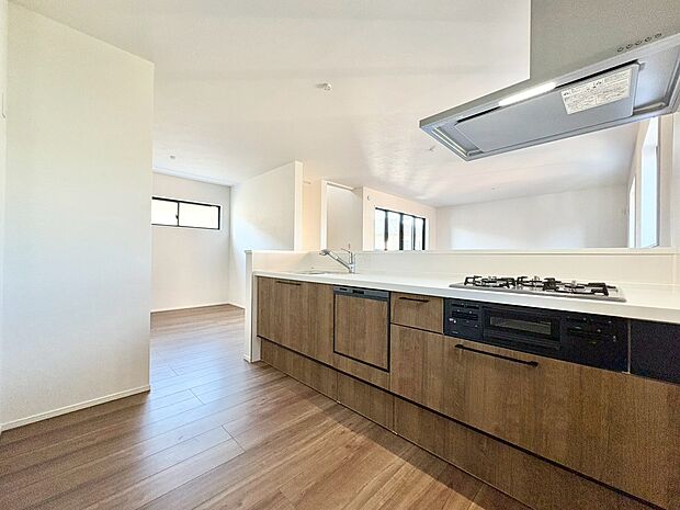 料理しながら見守れる対面式キッチンは、小さなお子様がいるご家庭に人気です。