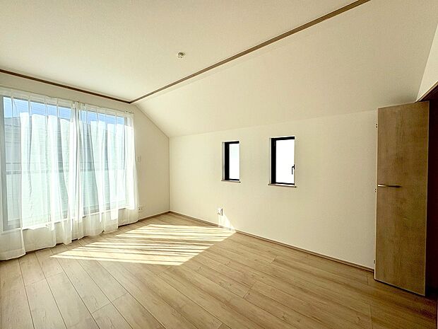 季節ごとに壁飾りや家具の配置を変えて楽しんでみませんか。