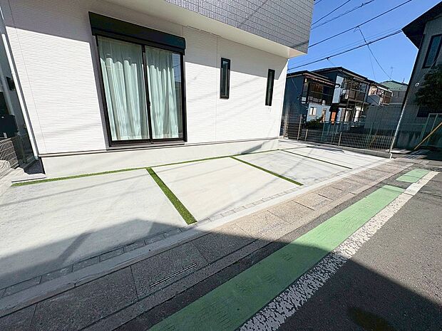 カースペースに2台駐車可能です。