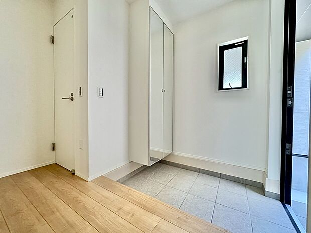 ドアを開けた瞬間、そのきらびやかさに感動する空間。