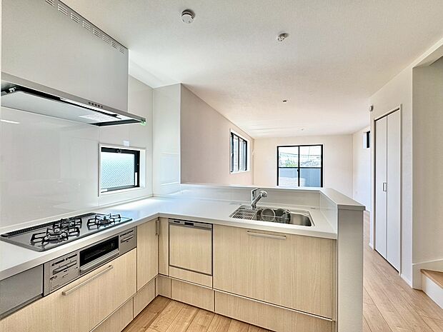 使いやすいＬ型キッチンなら、作業しながら効率的にお料理できます。