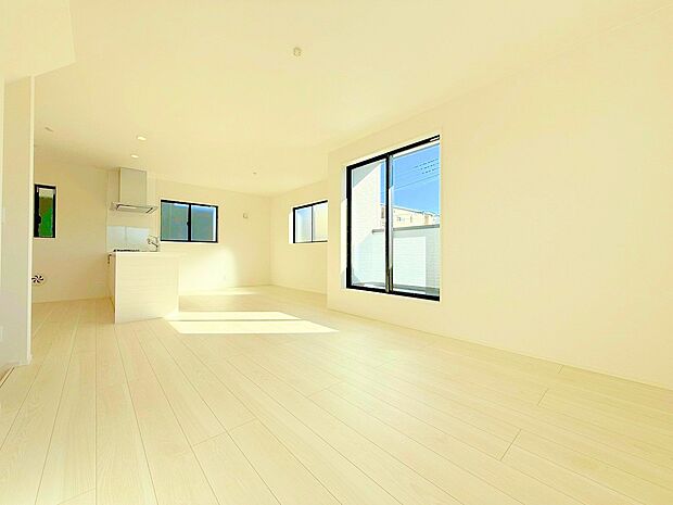 プライバシーを確保しやすく開放的に暮らせる2階リビングプラン。